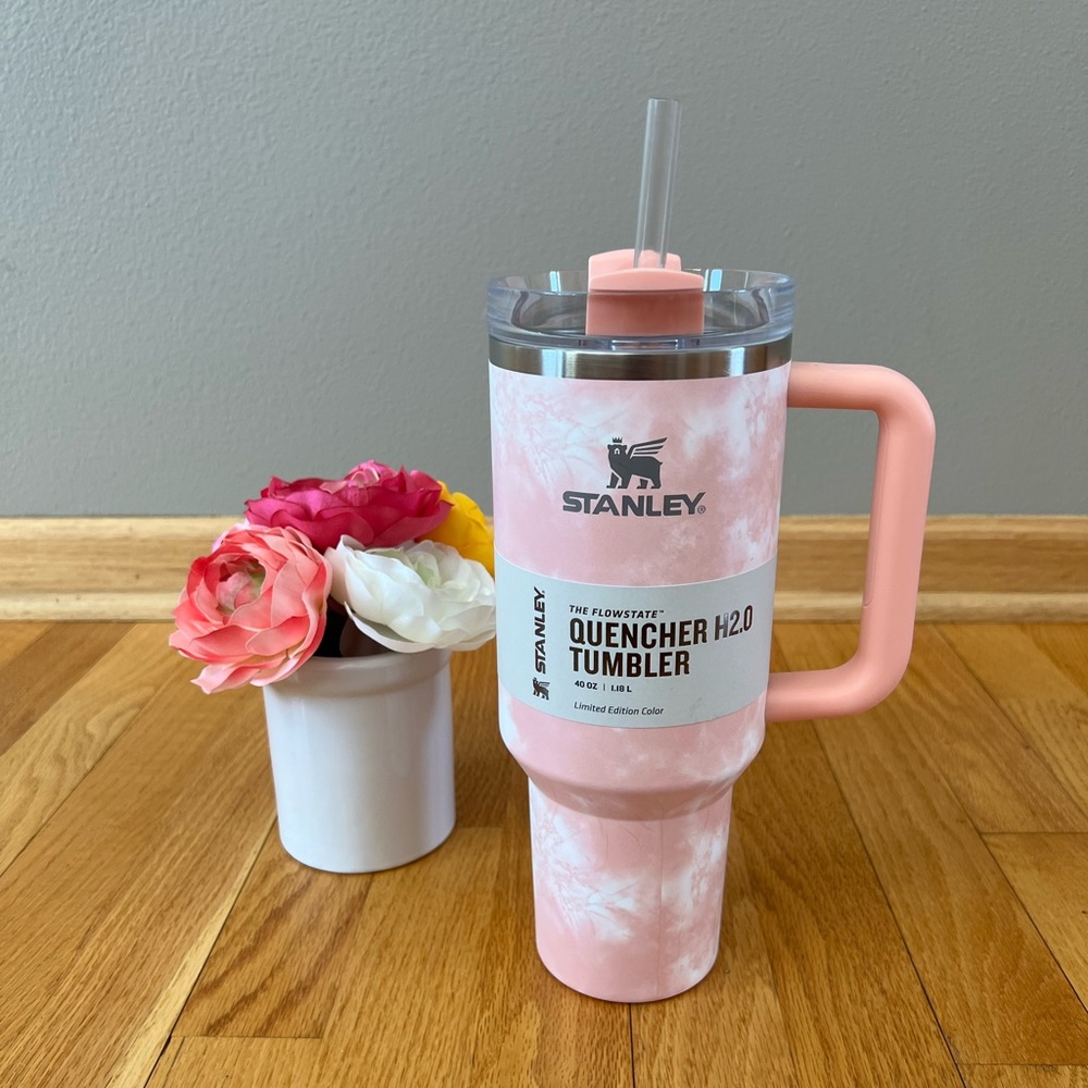 Target Exclusive Stanley 40 oz H2.0 FlowState Quencher Tumbler - Peach Tie Dye